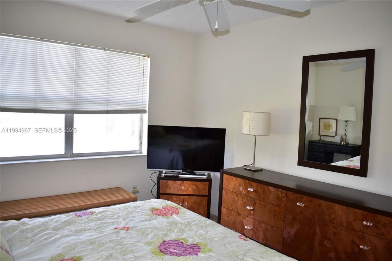 9801 Sunrise Lakes Blvd, Unit 305, Sunrise, FL 33322 Photo