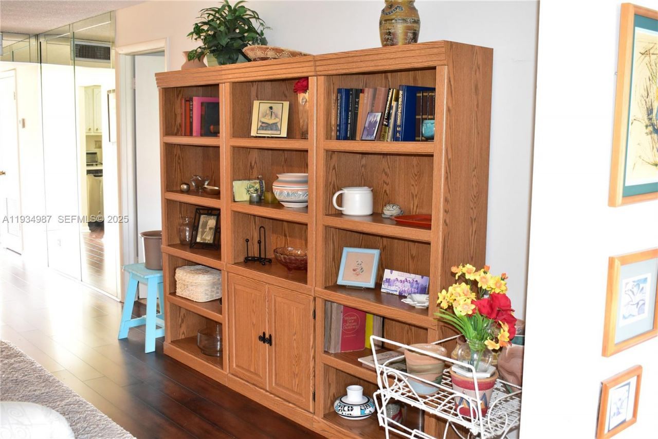 9801 Sunrise Lakes Blvd, Unit 305, Sunrise, FL 33322 Photo