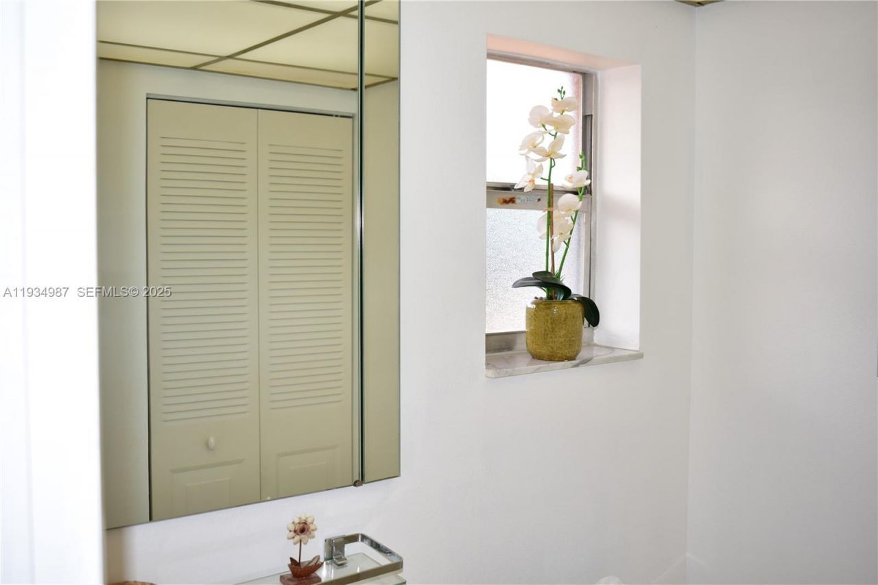 9801 Sunrise Lakes Blvd, Unit 305, Sunrise, FL 33322 Photo