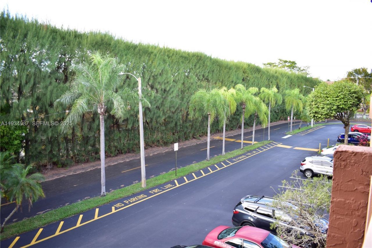 9801 Sunrise Lakes Blvd, Unit 305, Sunrise, FL 33322 Photo