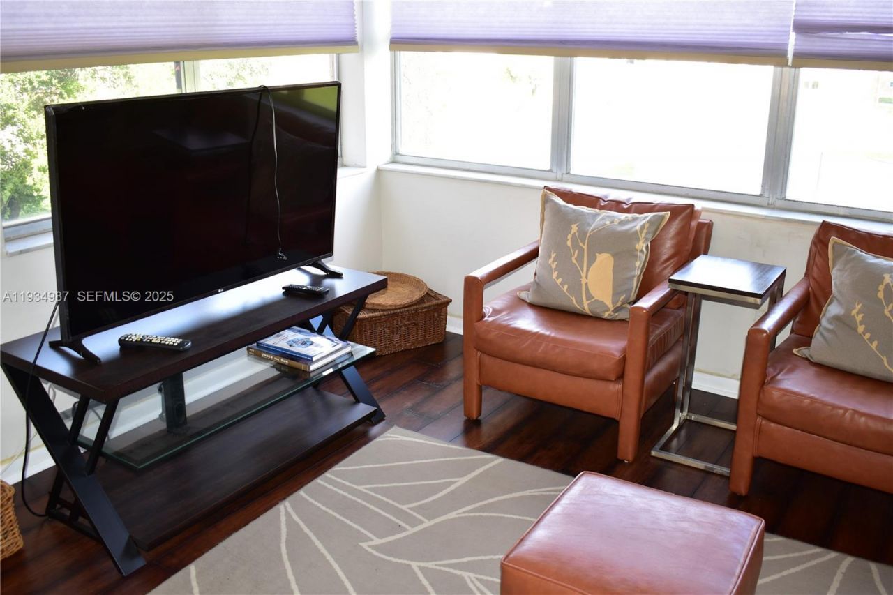 9801 Sunrise Lakes Blvd, Unit 305, Sunrise, FL 33322 Photo