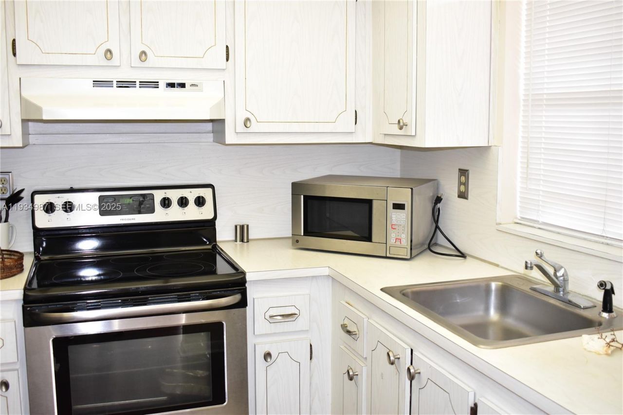 9801 Sunrise Lakes Blvd, Unit 305, Sunrise, FL 33322 Photo