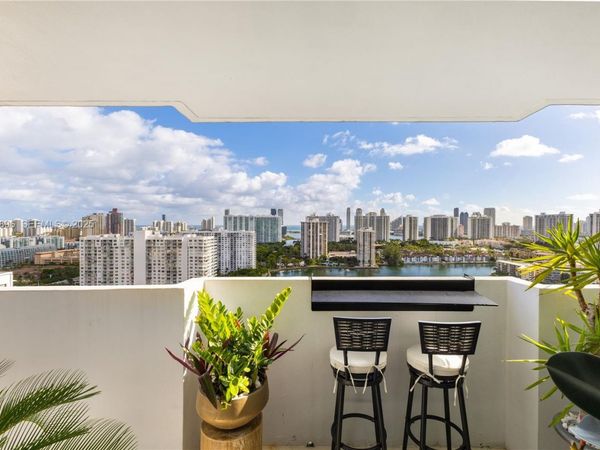 2750 NE 183rd St, Unit 2710, Aventura, FL 33160