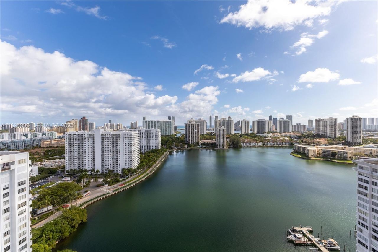 2750 NE 183rd St, Unit 2710, Aventura, FL 33160 Photo