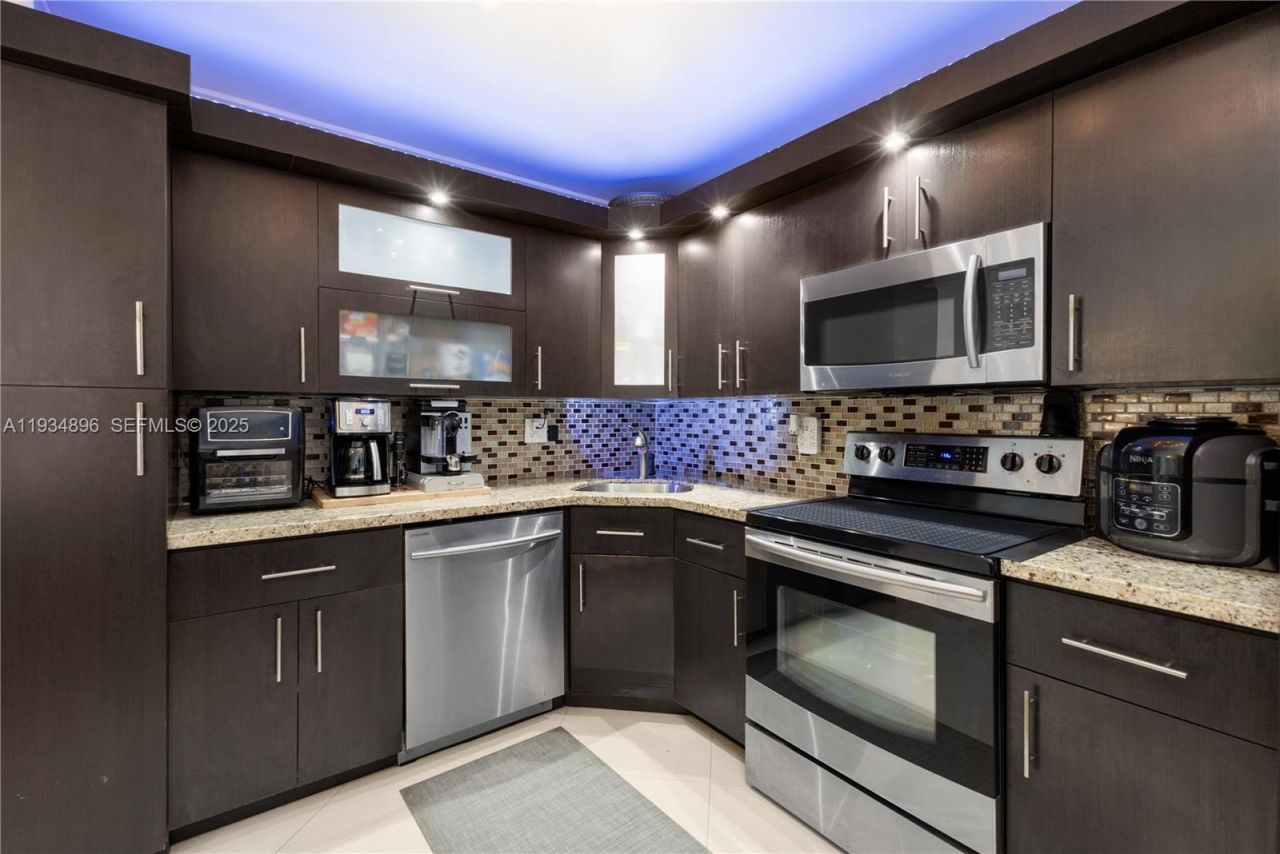 2750 NE 183rd St, Unit 2710, Aventura, FL 33160 Photo