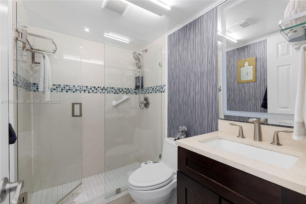 2750 NE 183rd St, Unit 2710, Aventura, FL 33160 Photo