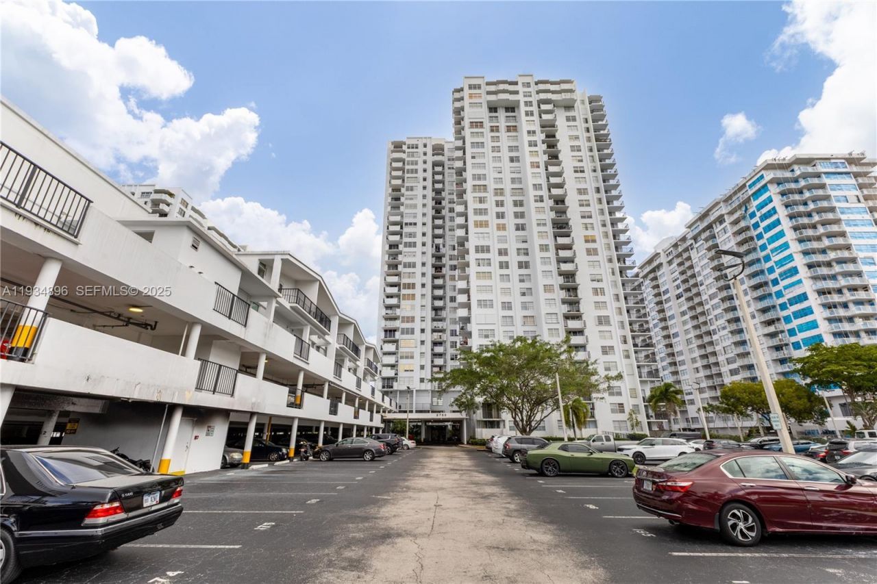 2750 NE 183rd St, Unit 2710, Aventura, FL 33160 Photo