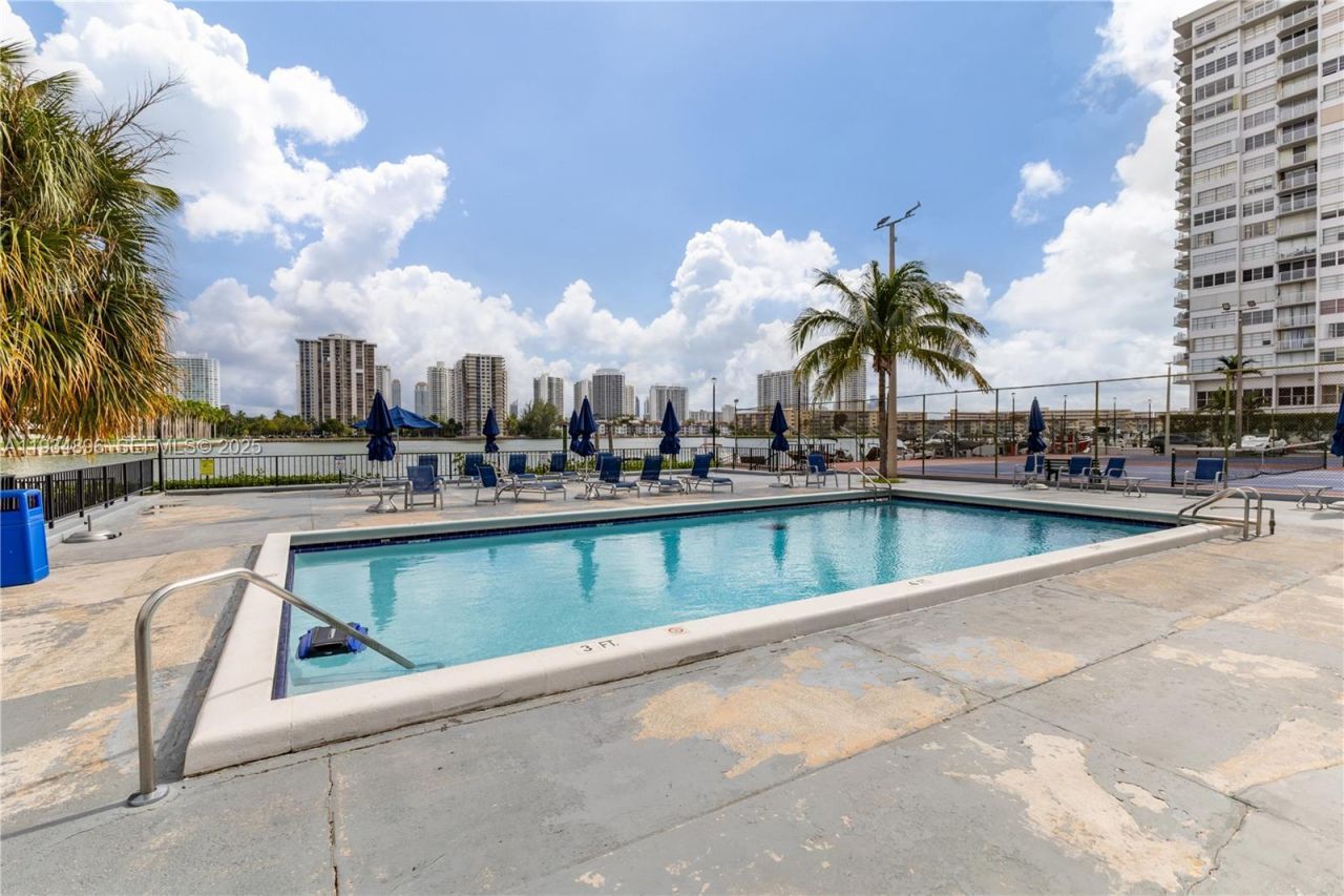 2750 NE 183rd St, Unit 2710, Aventura, FL 33160 Photo