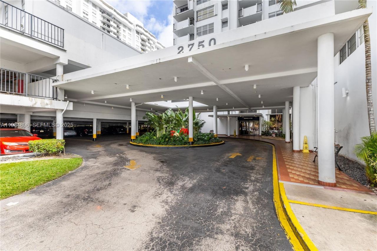2750 NE 183rd St, Unit 2710, Aventura, FL 33160 Photo