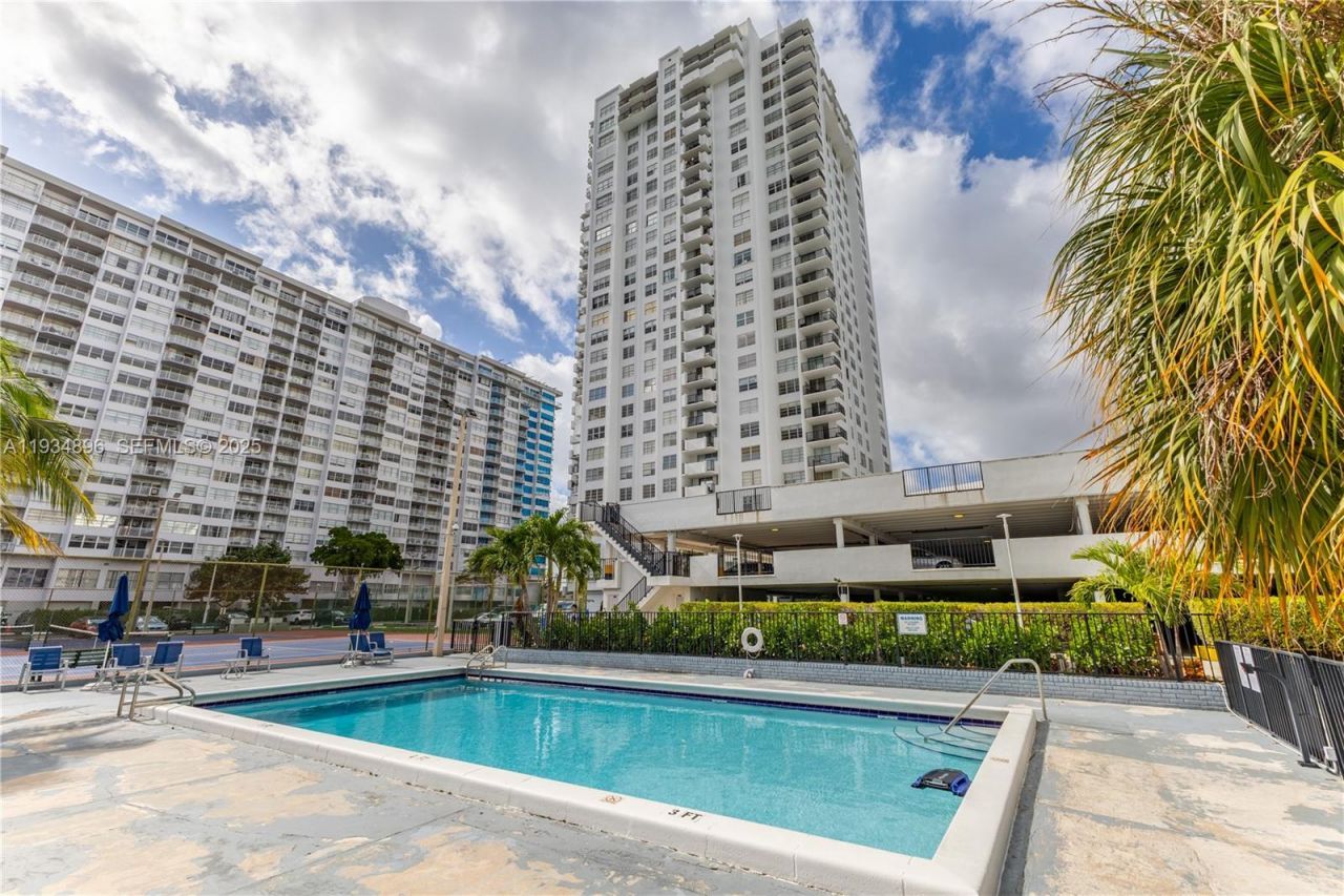 2750 NE 183rd St, Unit 2710, Aventura, FL 33160 Photo