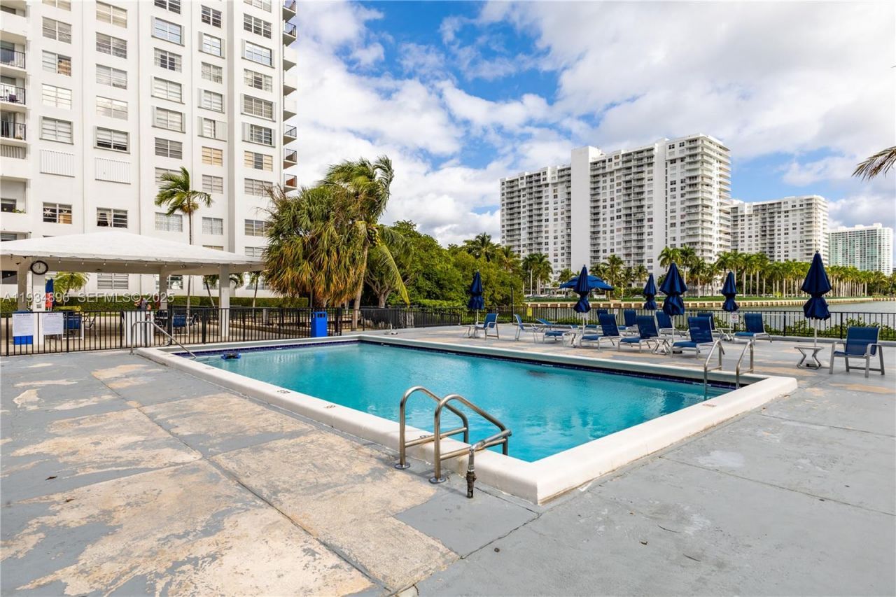 2750 NE 183rd St, Unit 2710, Aventura, FL 33160 Photo