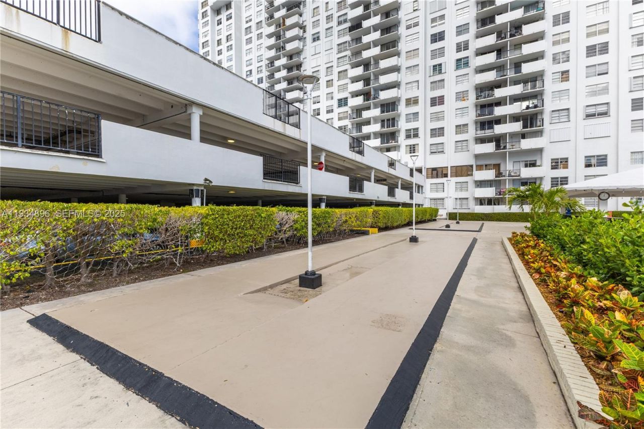 2750 NE 183rd St, Unit 2710, Aventura, FL 33160 Photo