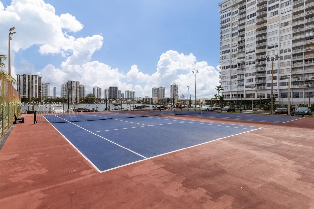 2750 NE 183rd St, Unit 2710, Aventura, FL 33160 Photo