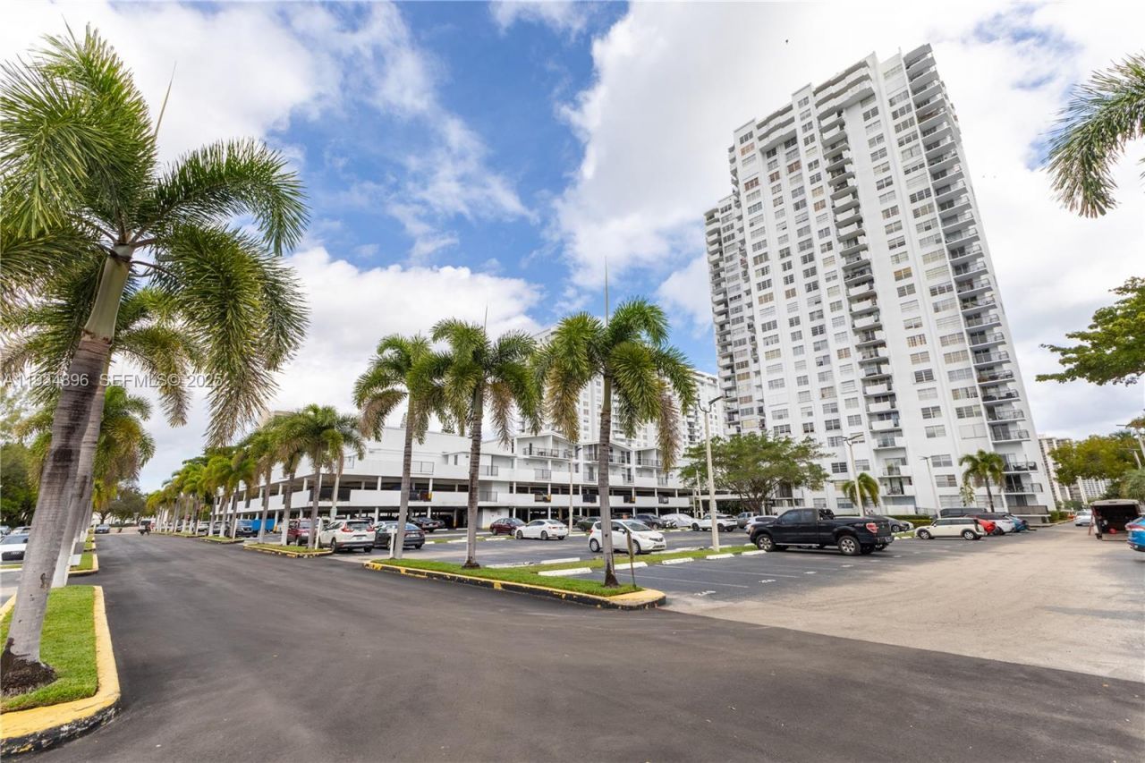 2750 NE 183rd St, Unit 2710, Aventura, FL 33160 Photo