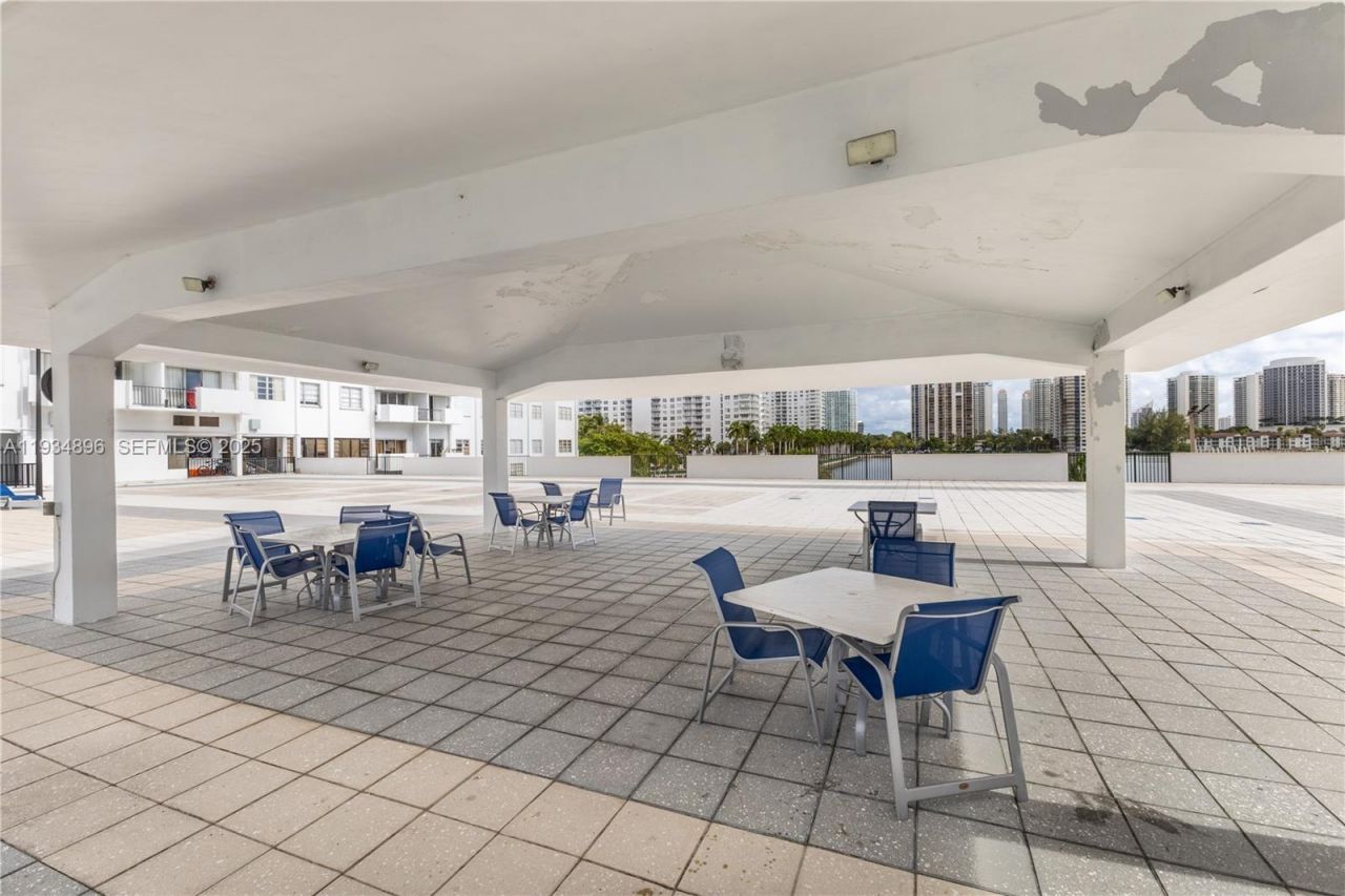 2750 NE 183rd St, Unit 2710, Aventura, FL 33160 Photo