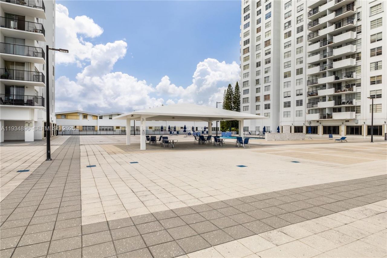 2750 NE 183rd St, Unit 2710, Aventura, FL 33160 Photo