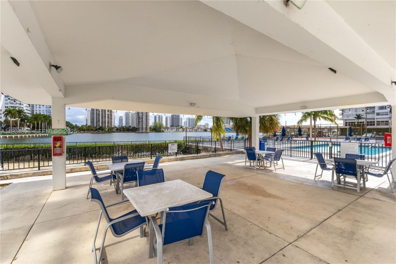 2750 NE 183rd St, Unit 2710, Aventura, FL 33160 Photo