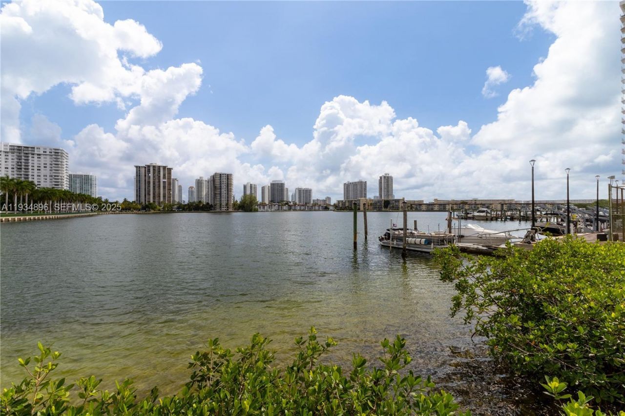 2750 NE 183rd St, Unit 2710, Aventura, FL 33160 Photo