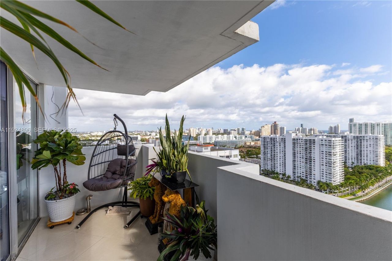 2750 NE 183rd St, Unit 2710, Aventura, FL 33160 Photo