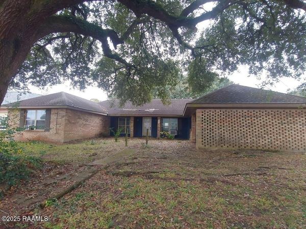 111 Weeks Drive, Youngsville, LA 70592