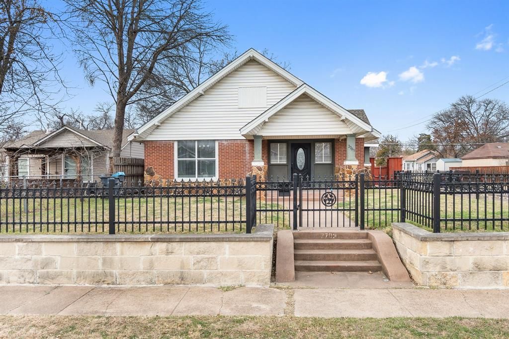 2703 Gladstone Drive, Dallas, TX 75211 Main Photo