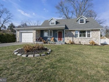 5042 HILLSIDE, BENSALEM, PA 19020