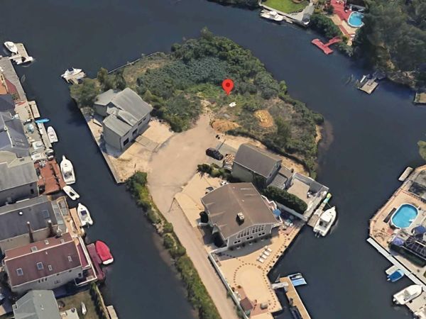 6 Island Plaza, Bellmore, NY 11710