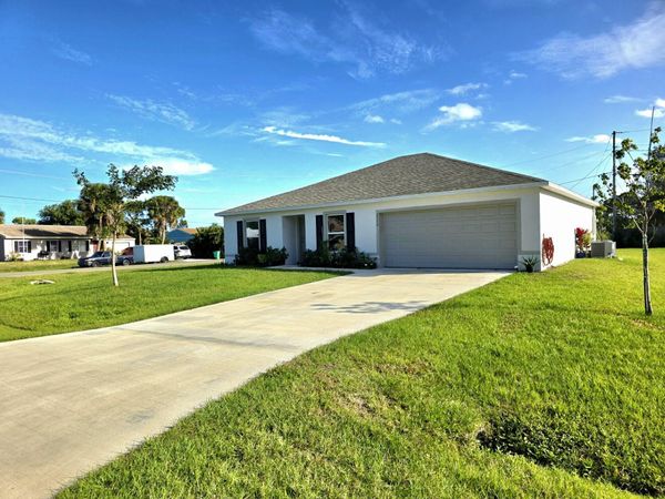 2772 SE Garfield Avenue, Port St. Lucie, FL 34952