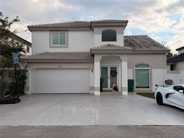 8242 NW 200 TER, Hialeah, FL 33015