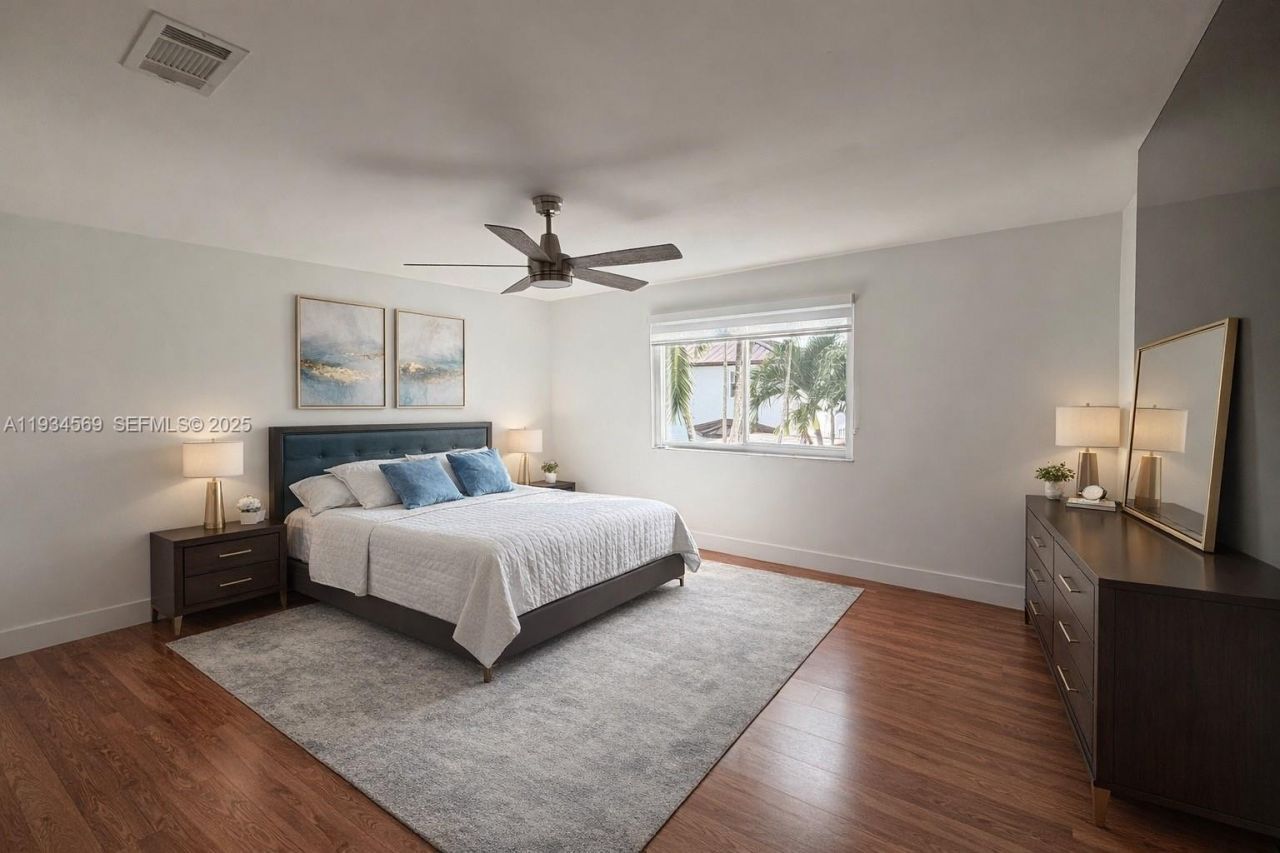 8242 NW 200 Ter, Hialeah, FL 33015 Photo