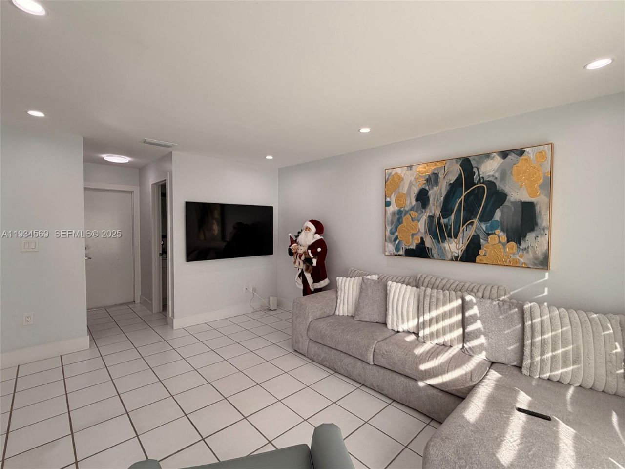8242 NW 200 Ter, Hialeah, FL 33015 Photo