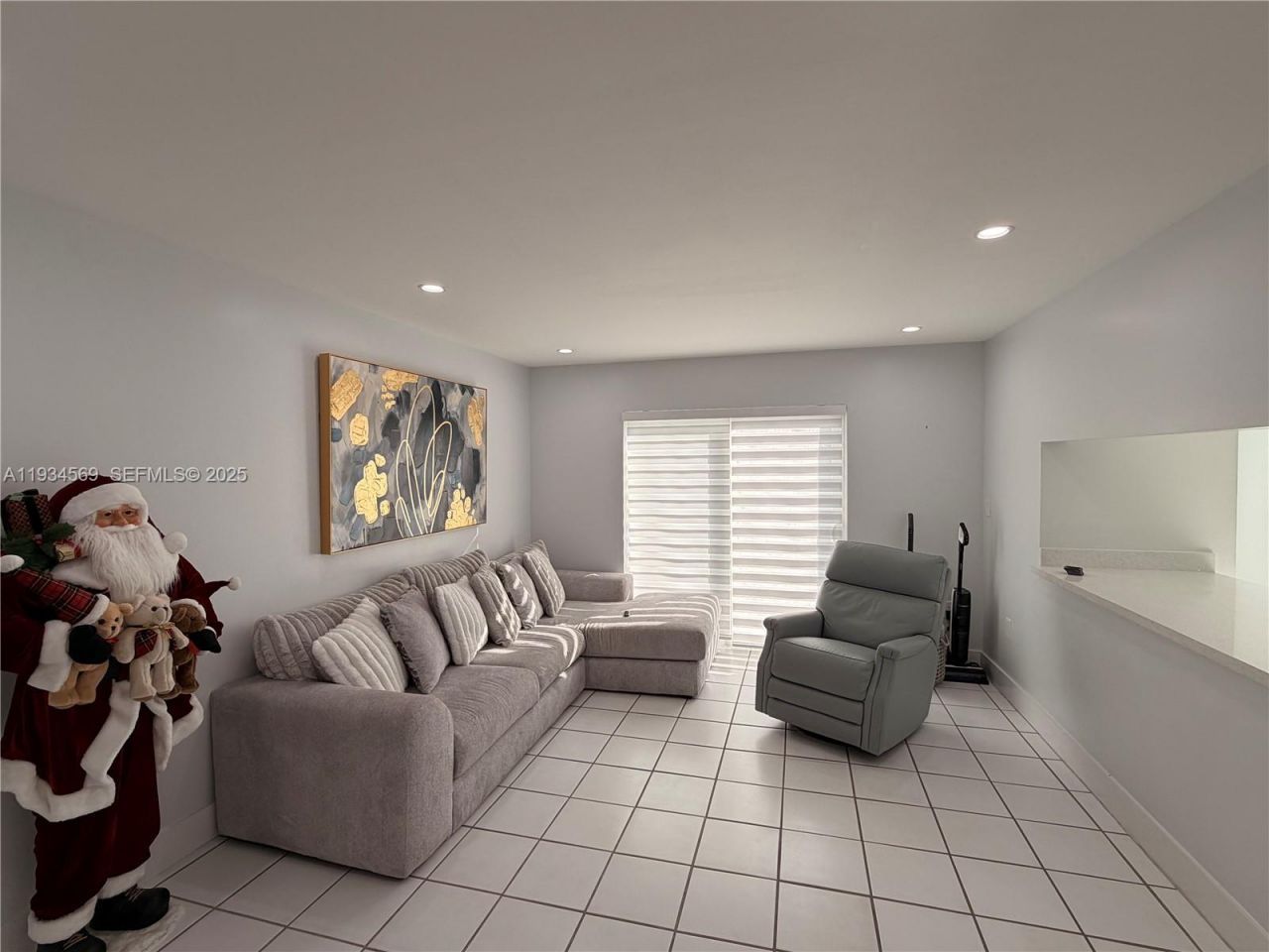 8242 NW 200 Ter, Hialeah, FL 33015 Photo