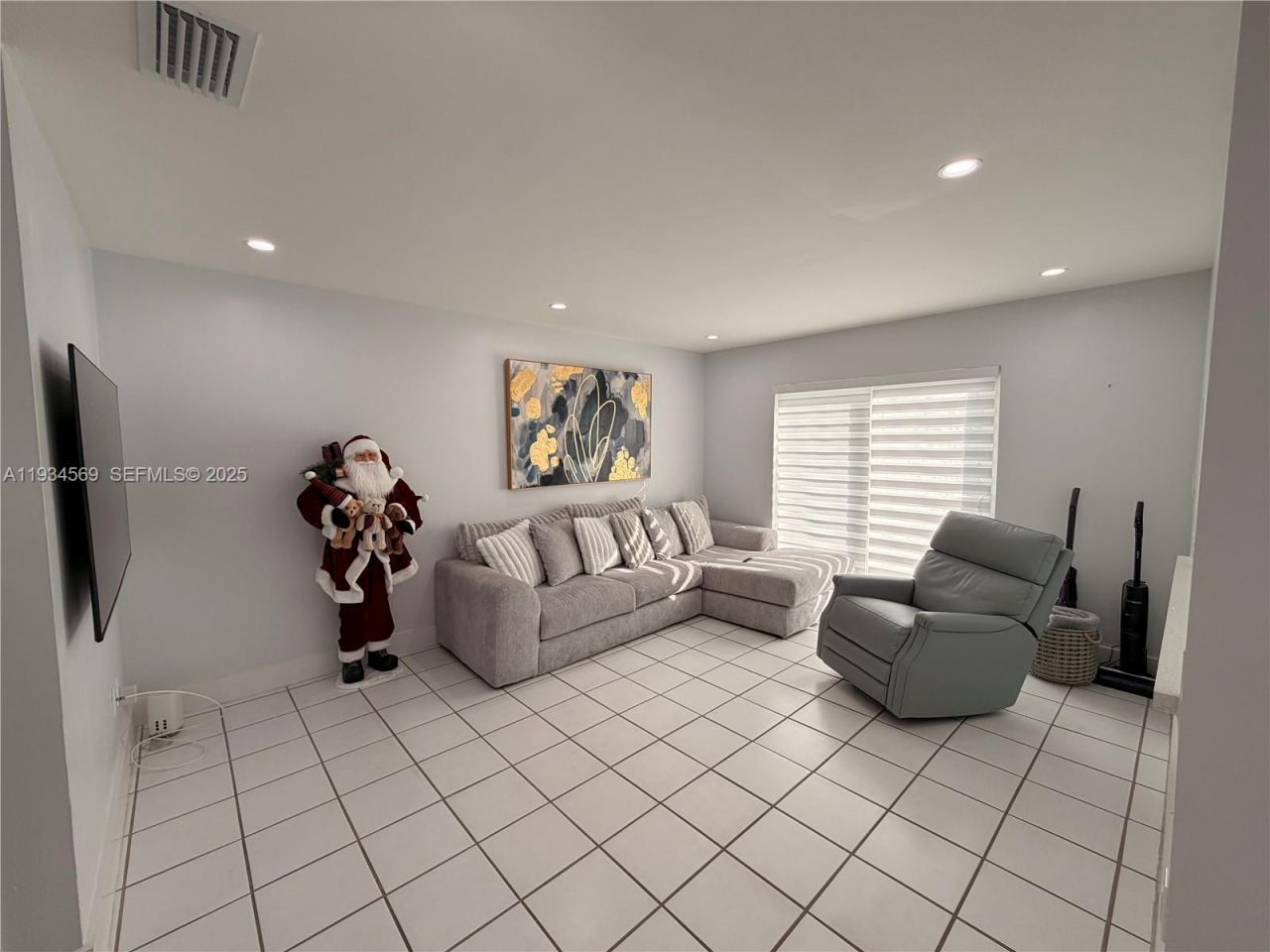 8242 NW 200 Ter, Hialeah, FL 33015 Photo