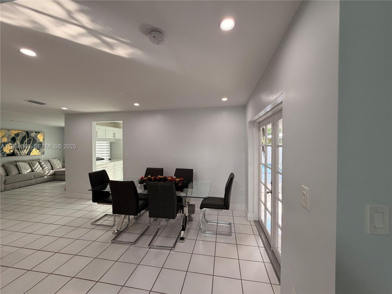 8242 NW 200 Ter, Hialeah, FL 33015 Photo