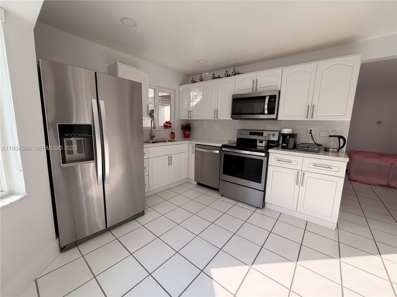 8242 NW 200 Ter, Hialeah, FL 33015 Photo