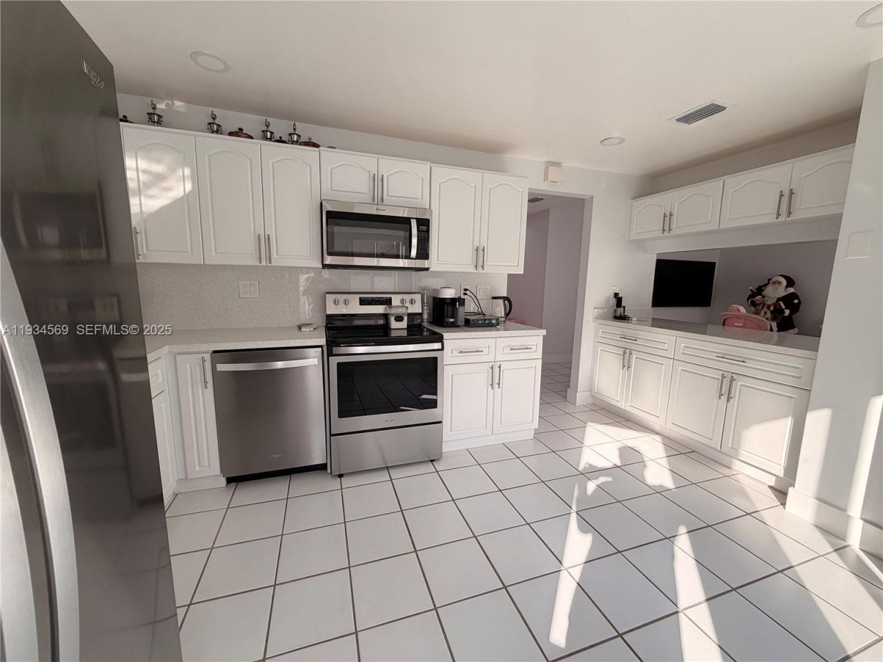 8242 NW 200 Ter, Hialeah, FL 33015 Photo