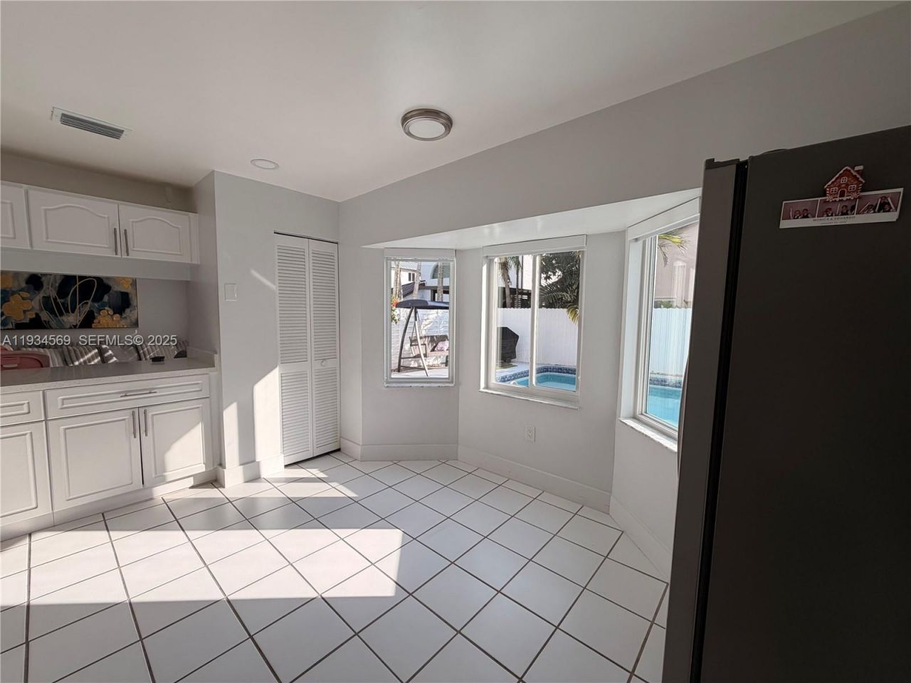 8242 NW 200 Ter, Hialeah, FL 33015 Photo