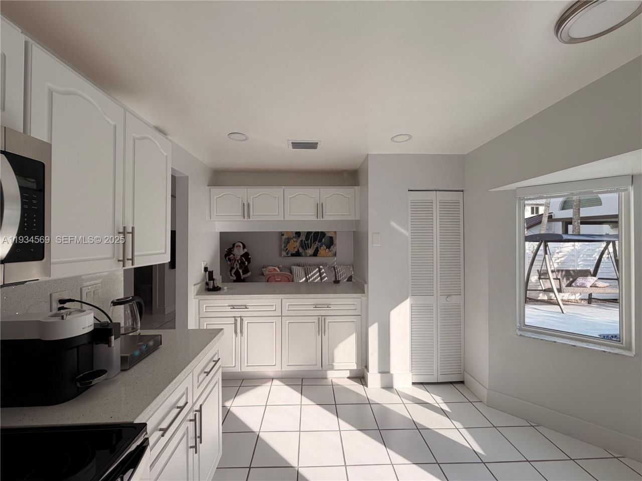 8242 NW 200 Ter, Hialeah, FL 33015 Photo
