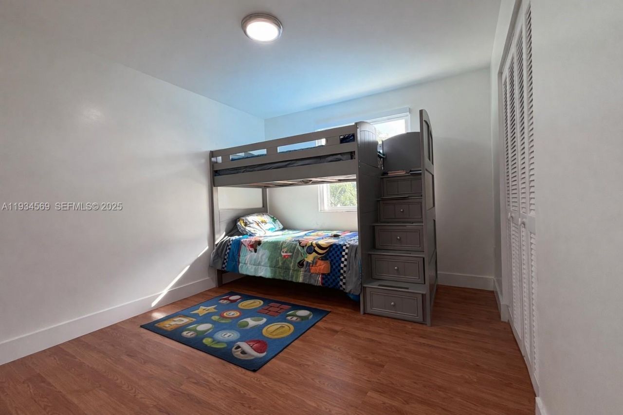 8242 NW 200 Ter, Hialeah, FL 33015 Photo