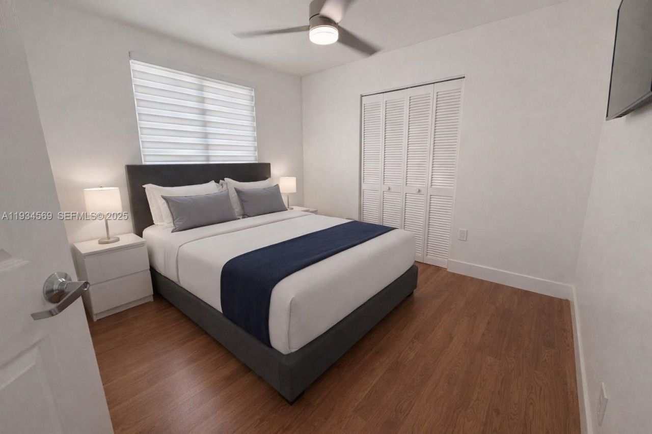 8242 NW 200 Ter, Hialeah, FL 33015 Photo