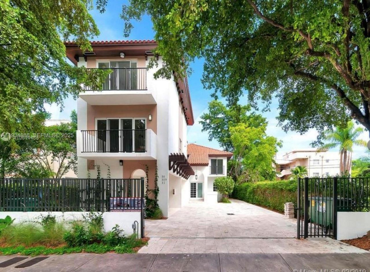 307 Majorca Ave, Unit 311, Coral Gables, FL 33134 Photo