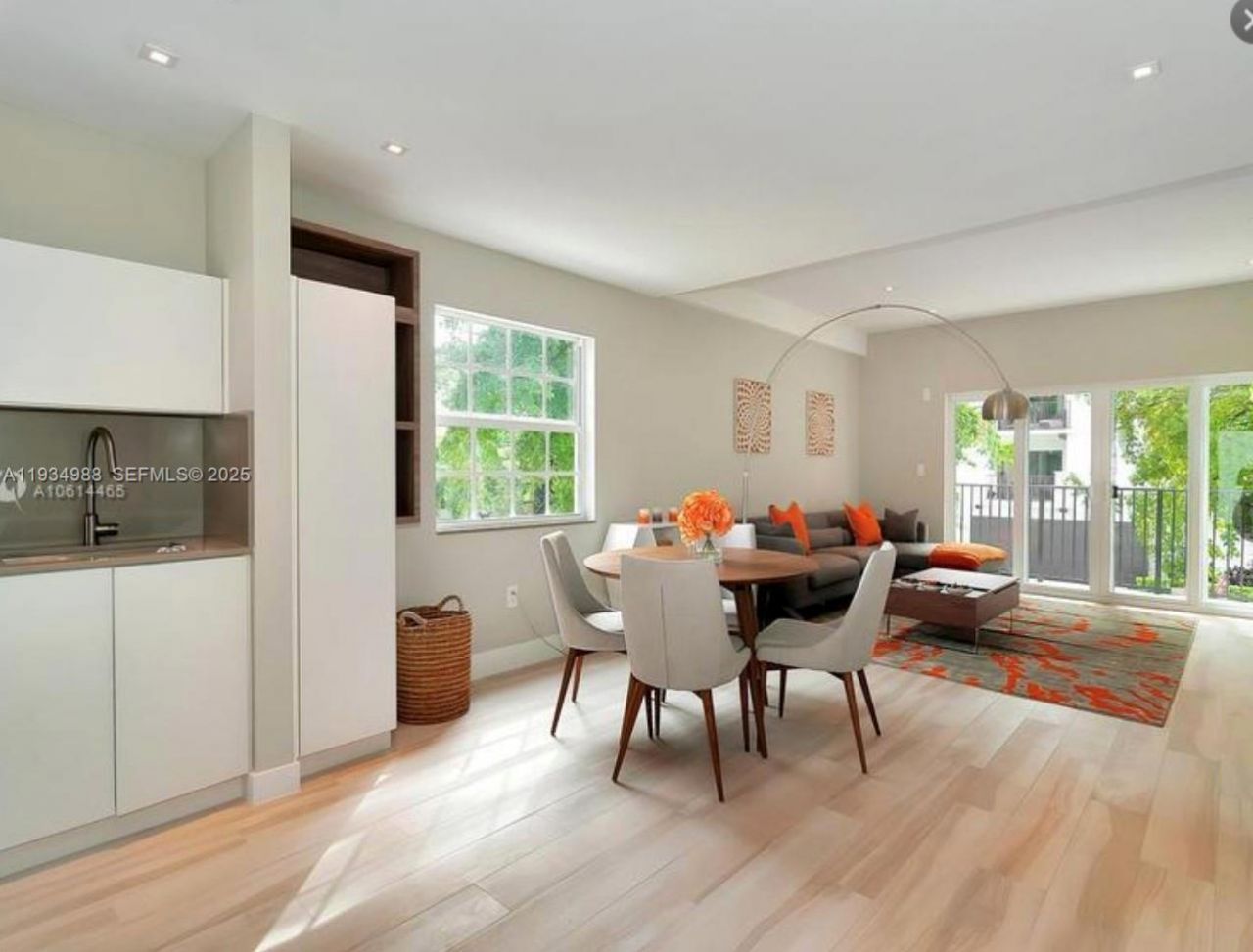 307 Majorca Ave, Unit 311, Coral Gables, FL 33134 Photo