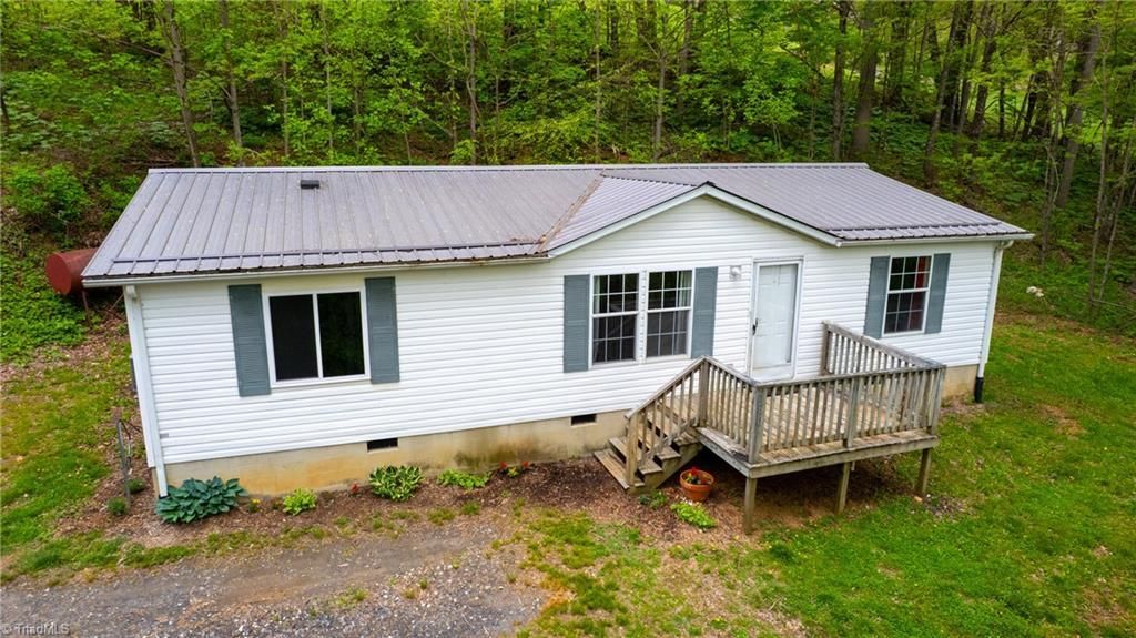 760 Townview Street, West Jefferson, NC 28694 Main Photo