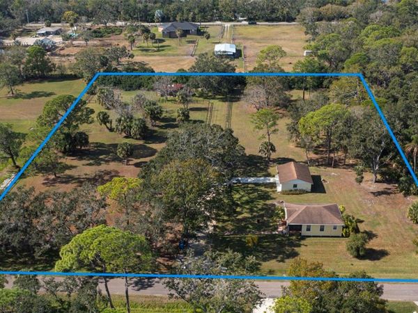 8132 HONEYBEE LANE, TAMPA, FL 33635