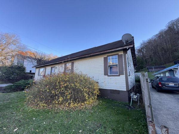 2212 Third Ave, East Bank, WV 25067