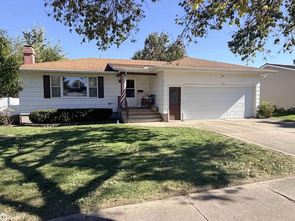 905 S 5Th Street, Fairfield, IA 52556