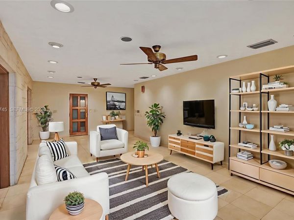 366 W 12th St, Hialeah, FL 33010