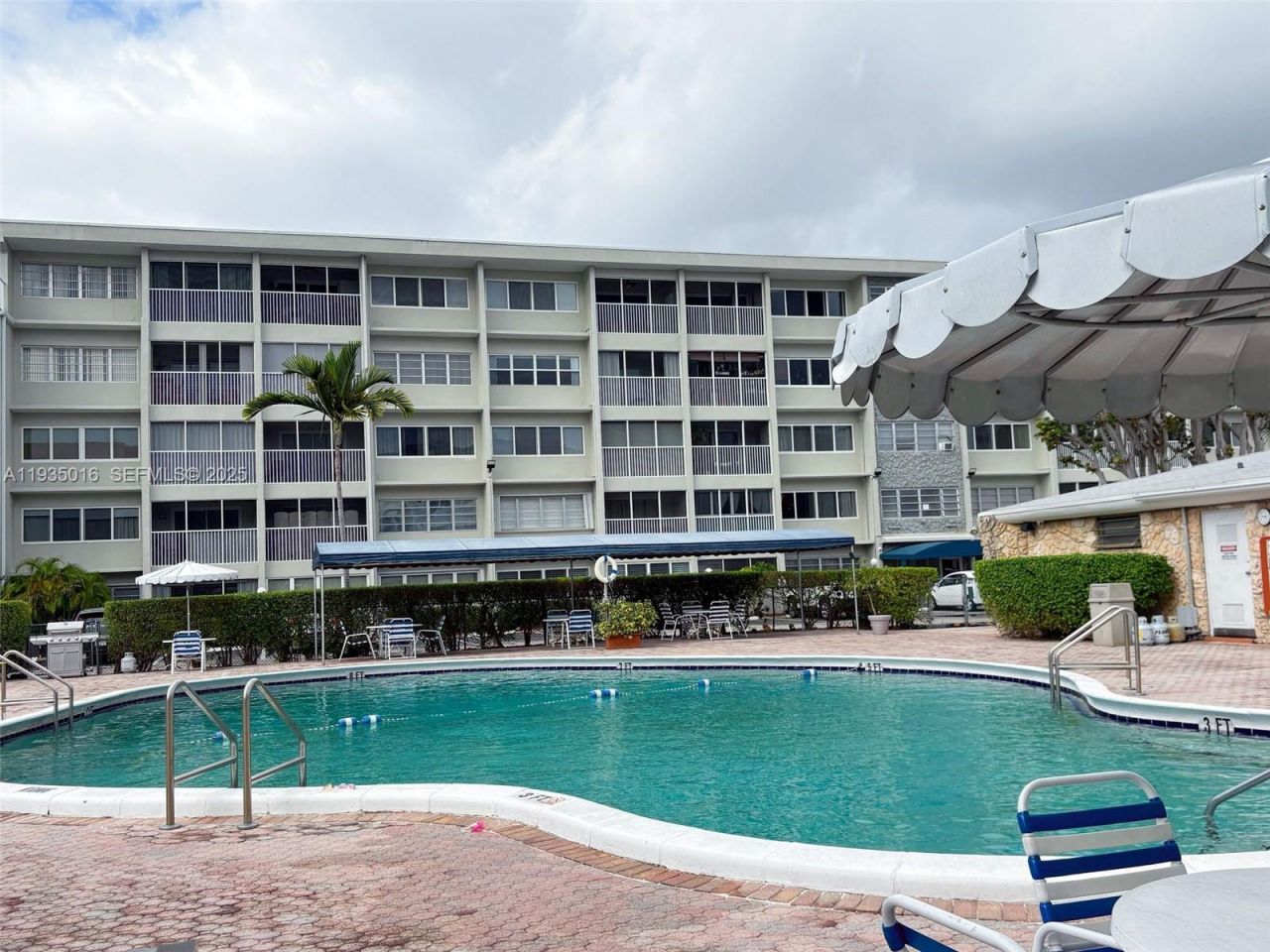 410 SE 2nd St, Unit 406, Hallandale Beach, FL 33009 Photo