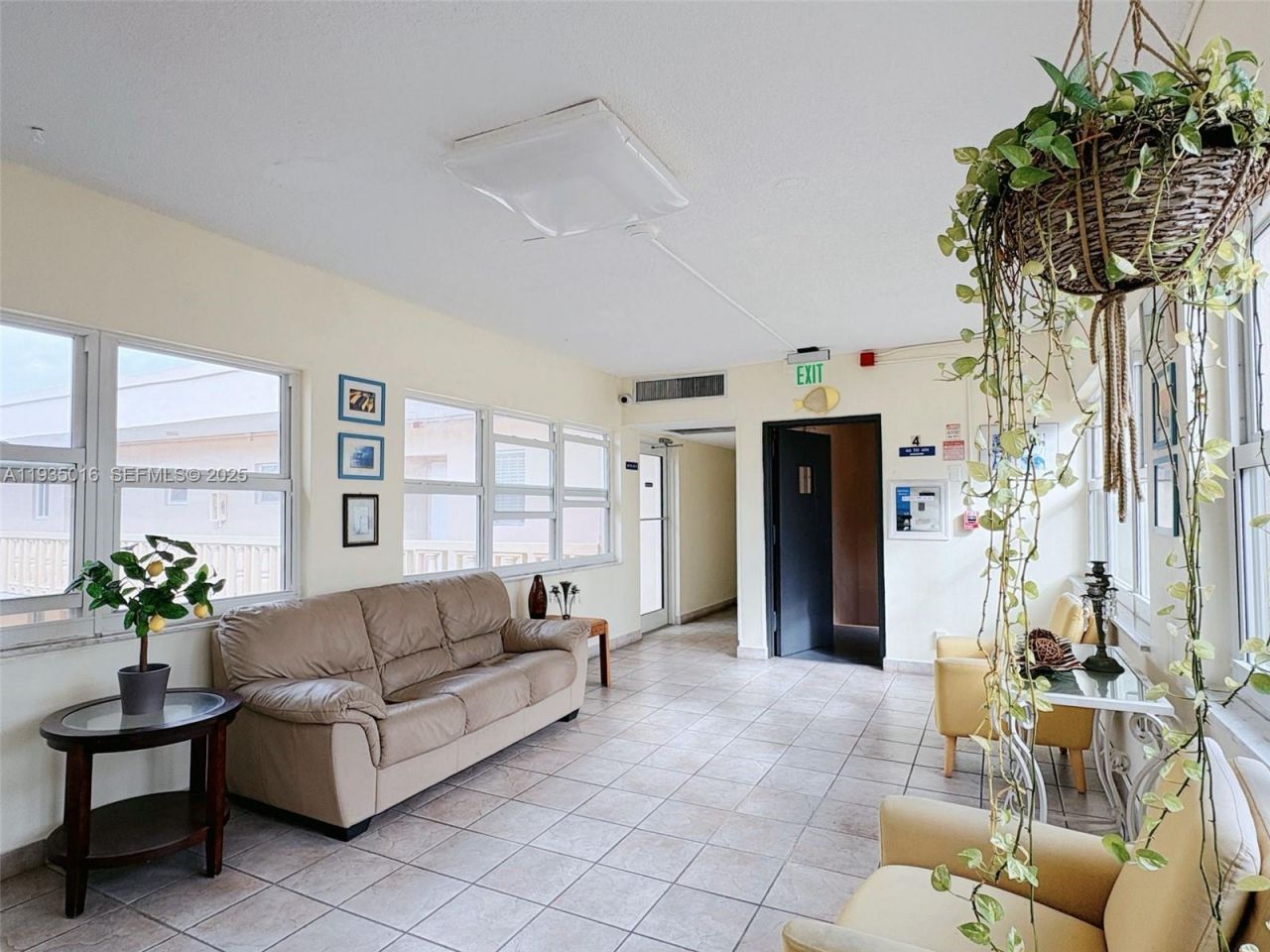 410 SE 2nd St, Unit 406, Hallandale Beach, FL 33009 Photo