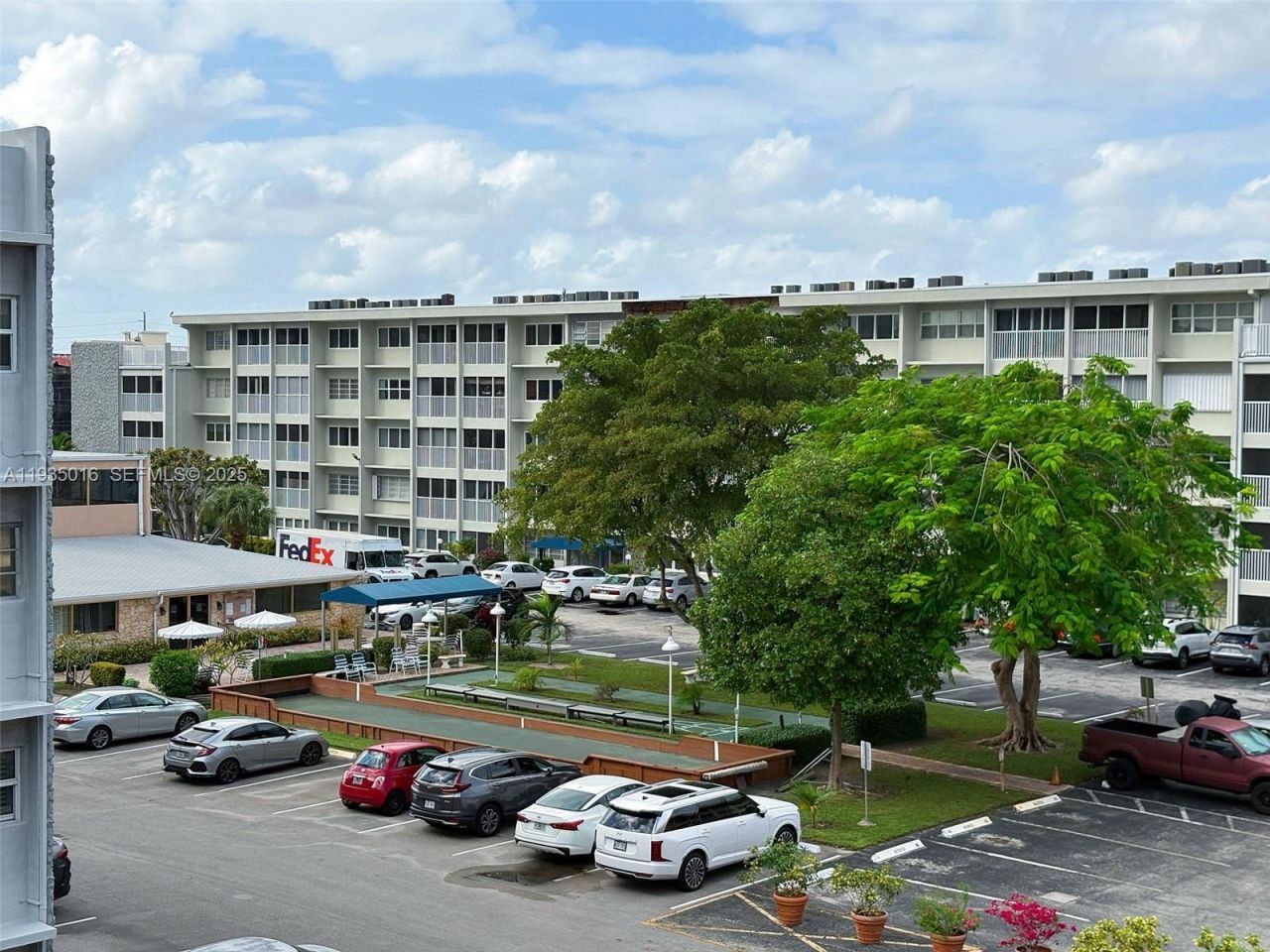 410 SE 2nd St, Unit 406, Hallandale Beach, FL 33009 Photo